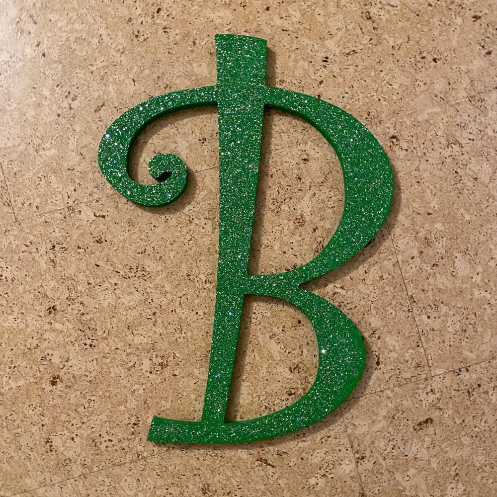 B wall art